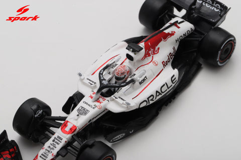 Spark 1/64 Red Bull Racing RB21 No.1 Oracle Red Bull Racing Winner Japanese GP 2025 Max Verstappen