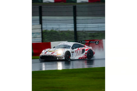 Spark 1/18 Porsche GT3 R No.8 AO Racing Winner Suzuka 1000km 2026 L. Heinrich - A. Picariello - J. Andlauer With Pit Board)