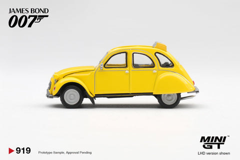 Mini GT 1:64 James Bond 007 Citroën 2CV “For Your Eyes Only”