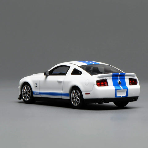 Motorhelix X Greenlight 1/64 Ford Mustang Shelby GT500 2007 White With Blue Stripe