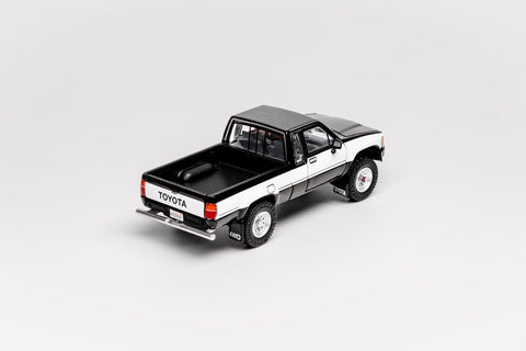 GCD 1/64 Toyota Hilux SR5 XTRA Cab 1985 Black (LHD) - GT Hobby Store