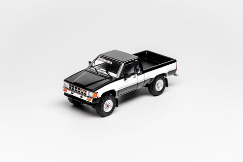 GCD 1/64 Toyota Hilux SR5 XTRA Cab 1985 Black (LHD) - GT Hobby Store