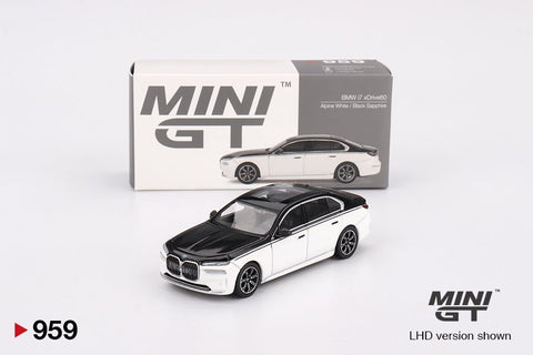 Mini GT 1:64 BMW i7 xDrive60 Alpine White / Black Sapphire - GT Hobby Store