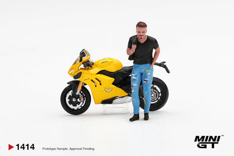 Mini GT 1/64 Ducati Panigale V4 S with Ducati Figure Yellow - GT Hobby Store
