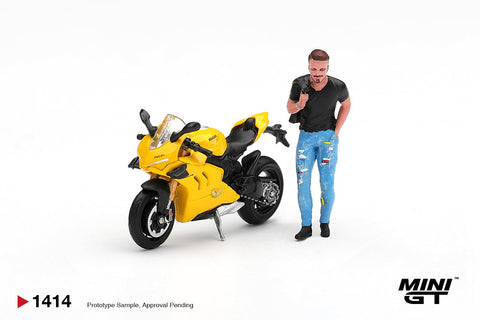 Mini GT 1/64 Ducati Panigale V4 S with Ducati Figure Yellow - GT Hobby Store