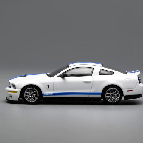 Motorhelix X Greenlight 1/64 Ford Mustang Shelby GT500 2007 White With Blue Stripe - GT Hobby Store
