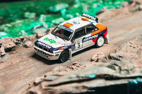 Tarmac Works 1:64 Lancia Delta HF Integrale Acropolis Rally 1993 Carlos Sainz / Luis Moya - GT Hobby Store