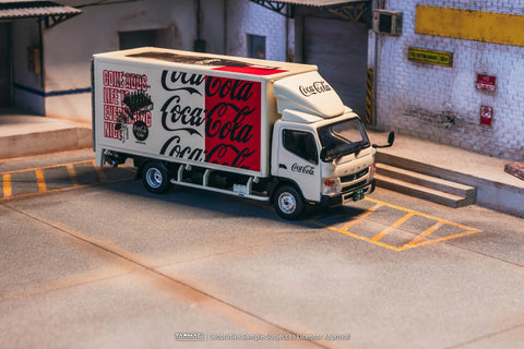 Tarmac Works 1:64 Mitsubishi Fuso Canter Coca - Cola – White – Truck64 - GT Hobby Store