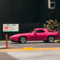 Tarmac Works 1:64 Porsche 928 GTS – Pink – Global64 - GT Hobby Store