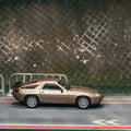 Tarmac Works 1:64 Porsche 928 S4 – Platinum Metallic - Global64 - GT Hobby Store