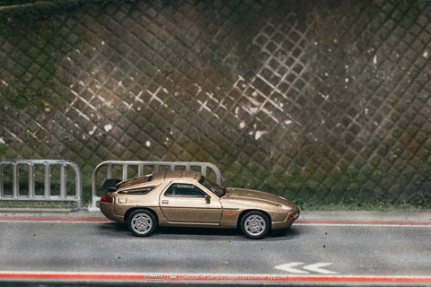 Tarmac Works 1:64 Porsche 928 S4 – Platinum Metallic - Global64 - GT Hobby Store