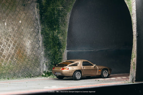 Tarmac Works 1:64 Porsche 928 S4 – Platinum Metallic - Global64 - GT Hobby Store